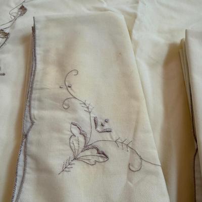 Embroidered Table Linens (K-BM)