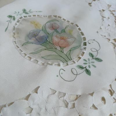 Embroidered Table Linens (K-BM)