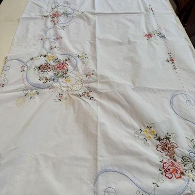 Embroidered Table Linens (K-BM)