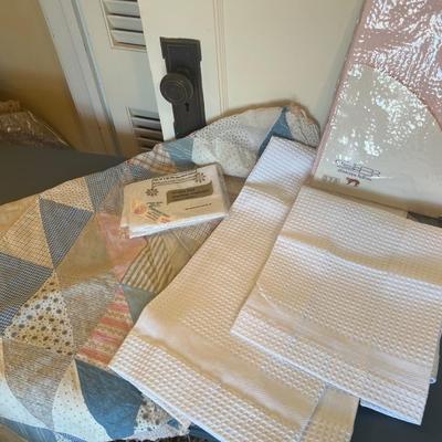 Unfinished quilt cover, NIB pillowcase and towels