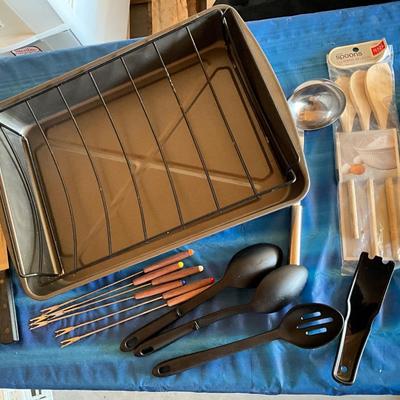 Roasting Pan with utensils