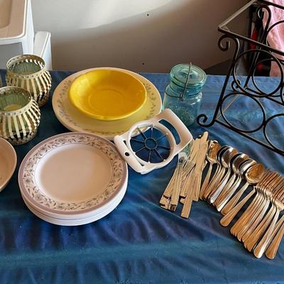 Kitchen items, wine rack, ashtray plus