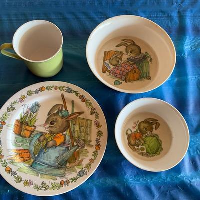 Vintage Oneida Deluxe Peter Rabbit (1970s)