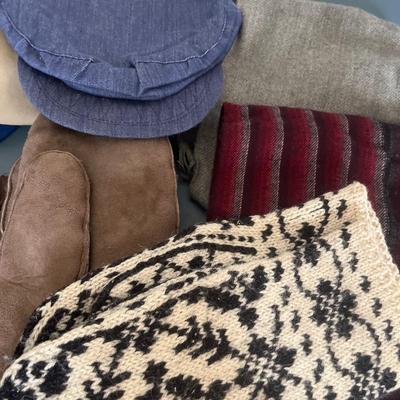 Men’s scarves, hats, gloves & size 43 shoes