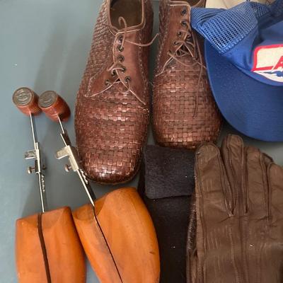 Men’s scarves, hats, gloves & size 43 shoes