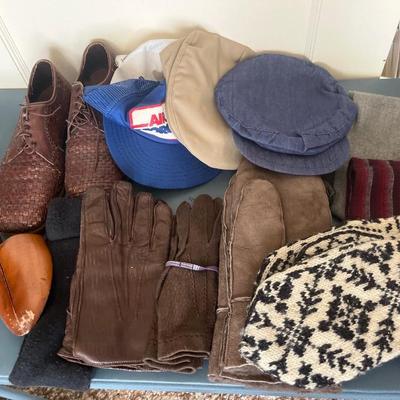 Men’s scarves, hats, gloves & size 43 shoes
