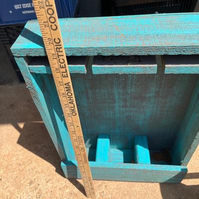 Turquoise painted wooden décor