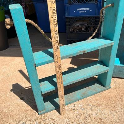 Turquoise painted wooden décor