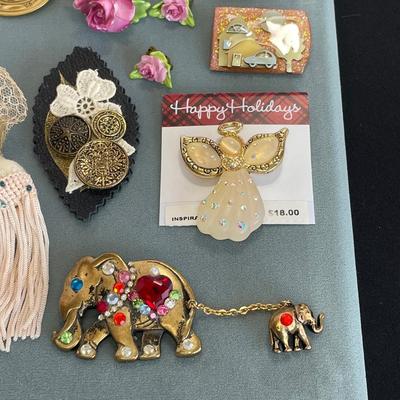 Lot of Pins Vintage England Rose Set