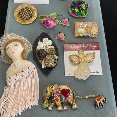 Lot of Pins Vintage England Rose Set