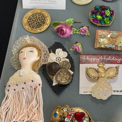 Lot of Pins Vintage England Rose Set