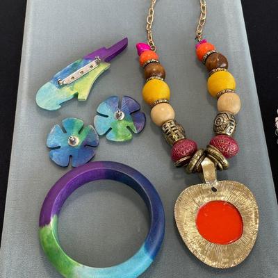 Colorful 1980’s Wood Parrot Jewelry set