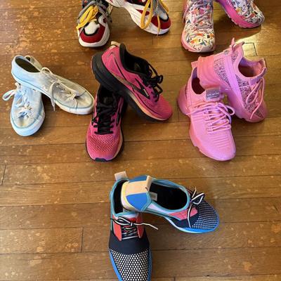 WOMENS ATHLETIC SHOE LOT