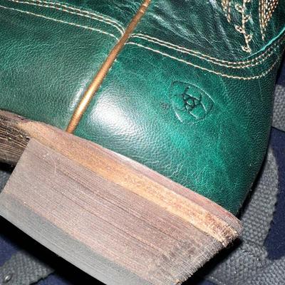 BULLRIDE HAT, ARIAT BOOT LOT