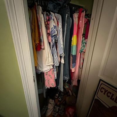 CLOSET CONTENTS LOT