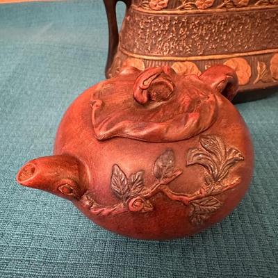 CHINESE YIXING TEAPOT, BRETBY CLANTA VASE
