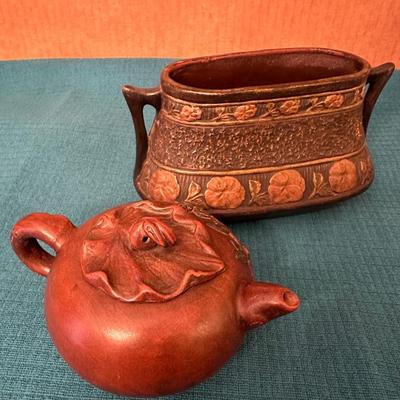 CHINESE YIXING TEAPOT, BRETBY CLANTA VASE