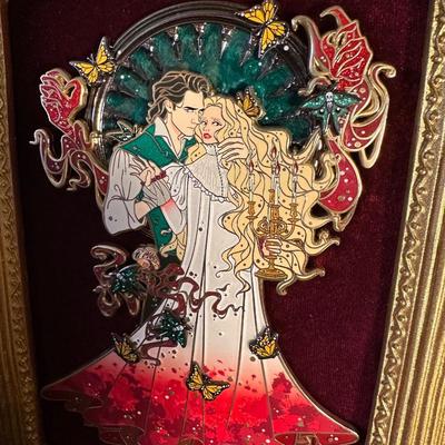 FRAMED COLLECTIBLE ENAMELED PINS ROSE DÉCOR LOT