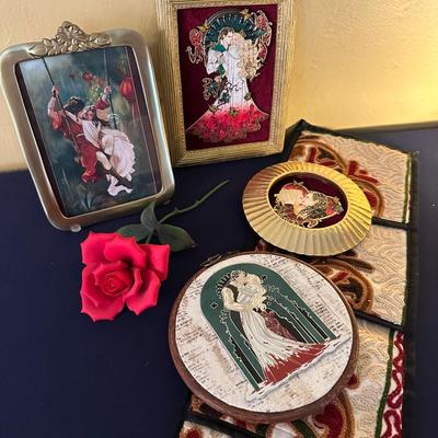 FRAMED COLLECTIBLE ENAMELED PINS ROSE DÉCOR LOT