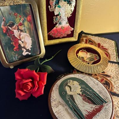 FRAMED COLLECTIBLE ENAMELED PINS ROSE DÉCOR LOT