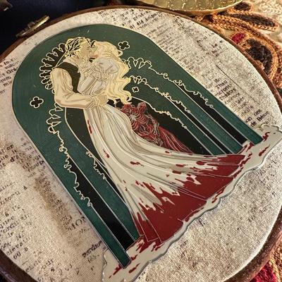 FRAMED COLLECTIBLE ENAMELED PINS ROSE DÉCOR LOT