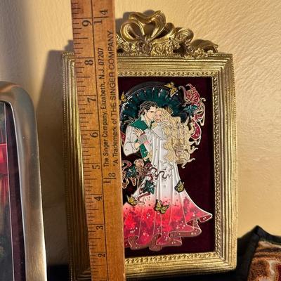 FRAMED COLLECTIBLE ENAMELED PINS ROSE DÉCOR LOT