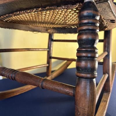 ANTIQUE YOUTH ROCKER