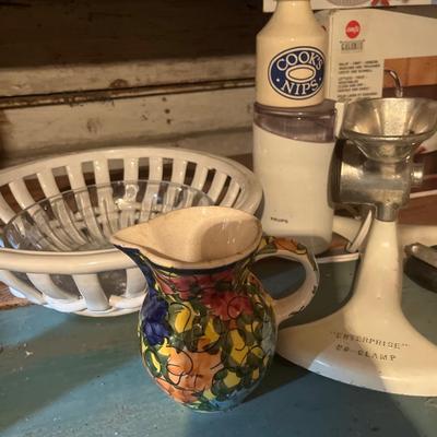 Variety of kitchen items