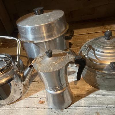 Jolly Xpress coffee maker, two tea pots and cooker