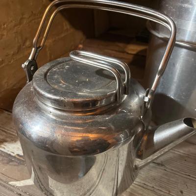 Jolly Xpress coffee maker, two tea pots and cooker