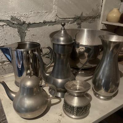 A lot of silver items