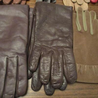 Assortment Of Woman's Gloves Some May Be Leather Size Is Small Lot A