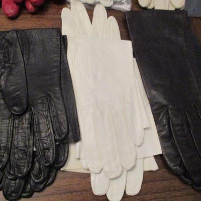Assortment Of Woman's Gloves Some May Be Leather Size Is Small Lot A