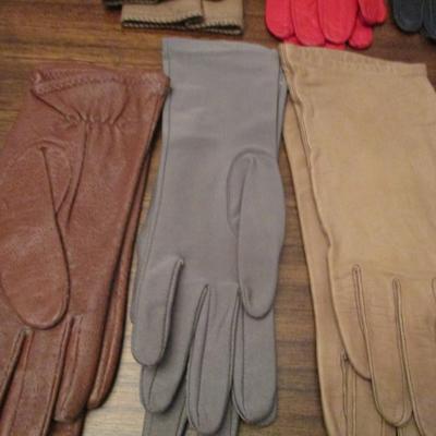 Assortment Of Woman's Gloves Some May Be Leather Size Is Small Lot A