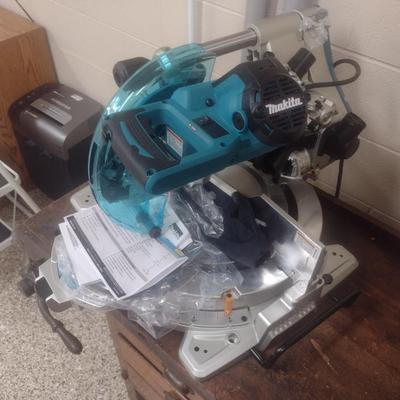 New Makita 10" Electric Benchtop Sliding Compound Miter Saw LS-1019L