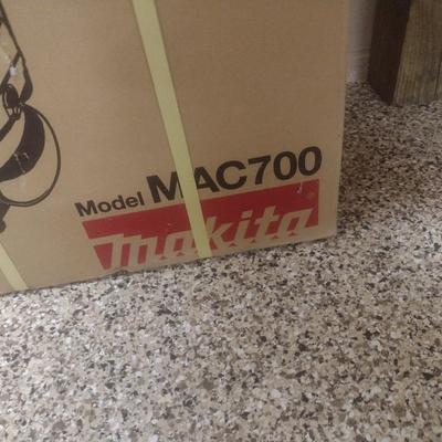 Makita 2HP 2.6 Gallon MAC700 Air Compressor New-in-Box