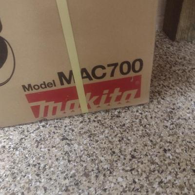 Makita 2HP 2.6 Gallon MAC700 Air Compressor New-in-Box