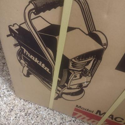 Makita 2HP 2.6 Gallon MAC700 Air Compressor New-in-Box