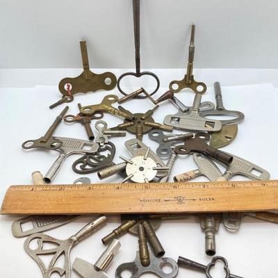 LOT 573: Large Collection of Clock Keys - Waterbury Clock Co and More