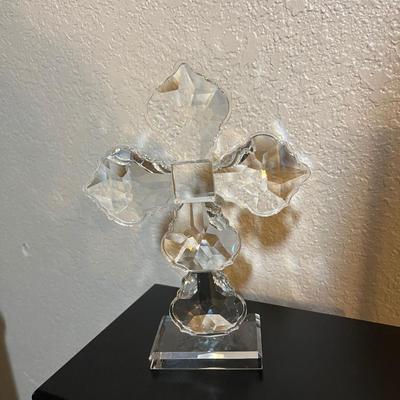 Crystal cross