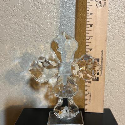 Crystal cross