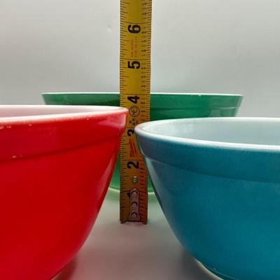 Pyrex Primary Colors Nesting Mixing Bowls Set of 3