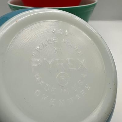 Pyrex Primary Colors Nesting Mixing Bowls Set of 3