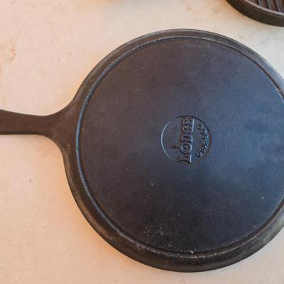 Lodge USA 90G Cast Iron Griddle + Grill Pan Combo Ridged bottom