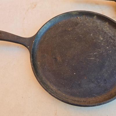 Lodge USA 90G Cast Iron Griddle + Grill Pan Combo Ridged bottom