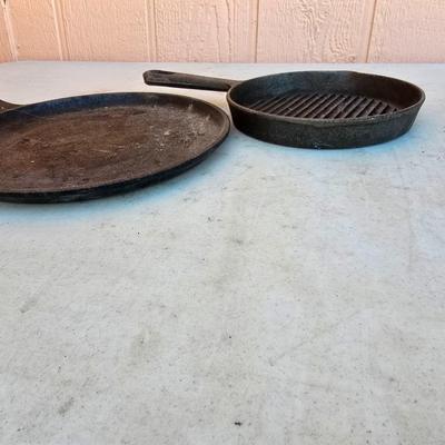 Lodge USA 90G Cast Iron Griddle + Grill Pan Combo Ridged bottom