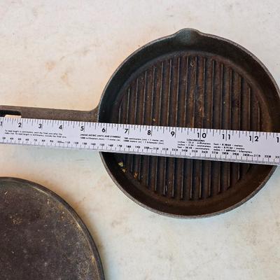 Lodge USA 90G Cast Iron Griddle + Grill Pan Combo Ridged bottom