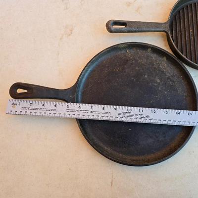 Lodge USA 90G Cast Iron Griddle + Grill Pan Combo Ridged bottom