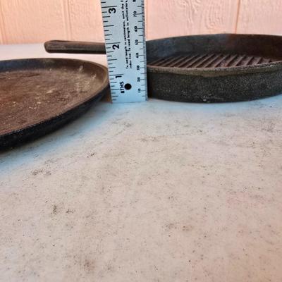 Lodge USA 90G Cast Iron Griddle + Grill Pan Combo Ridged bottom