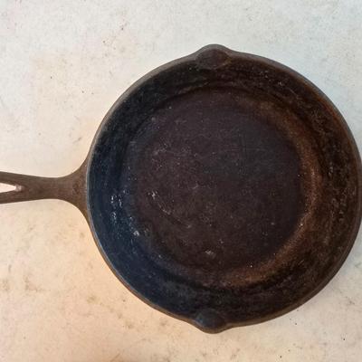 Vintage Cast Iron Skillet Pair – Lodge & Grooved Unmarked Pan